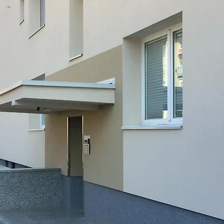 Center Flat *